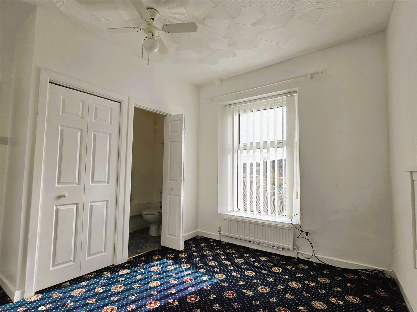 Marble Hall Road, Llanelli, SA15 1NN